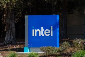 Intels Befreiungsschlag: Chip-Gigant pulverisiert Prognosen und löst Kurs-Explosion aus