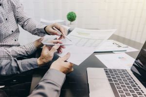Investitionsstrategien 2026: Wie Anleger in unsicheren Zeiten erfolgreich handeln