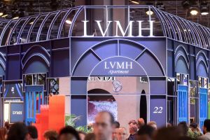 Luxusgüter im Aufwind: LVMH und Kering dominieren den Markt trotz wirtschaftlicher Unsicherheit