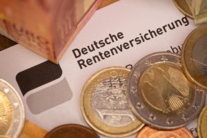 Milliarden-Loch im Haushalt: Merz-Regierung zündet die Renten-Zeitbombe