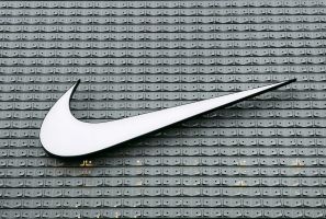 Nike-Aktie im freien Fall: Minus 30 Prozent seit Jahresbeginn – Piper Sandler stuft auf Neutral ab