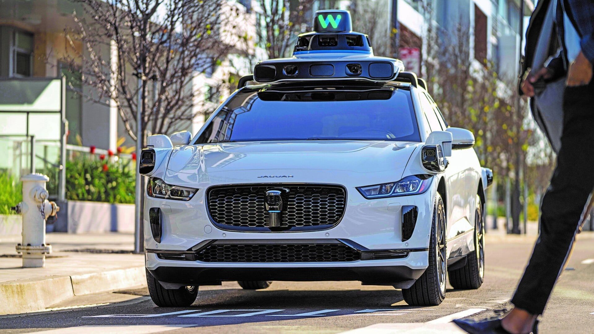 Robotaxi-Krieg: Travis Kalanicks vernichtendes Urteil bringt Tesla am Abgrund ins Straucheln