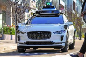 Robotaxi-Krieg: Travis Kalanicks vernichtendes Urteil bringt Tesla am Abgrund ins Straucheln