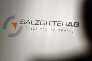 Salzgitter kämpft sich zurück: Verlust halbiert, Gewinnzone in Sicht – und HKM als Gamechanger