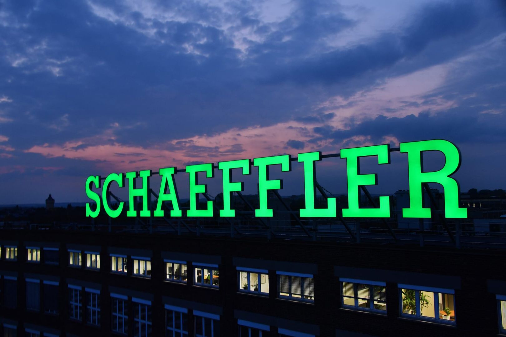Schaeffler revolutioniert Shopfloor: Der 4-Stufen-Ansatz zur Operating Intelligence