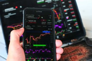 Wirtschaftliche Unsicherheit trifft auf Marktchancen: Was Investoren jetzt wissen müssen