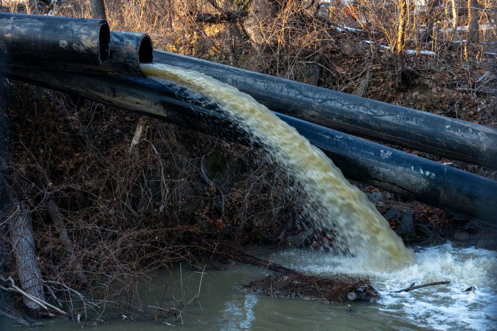 Abwasser im Fluss Potomac
