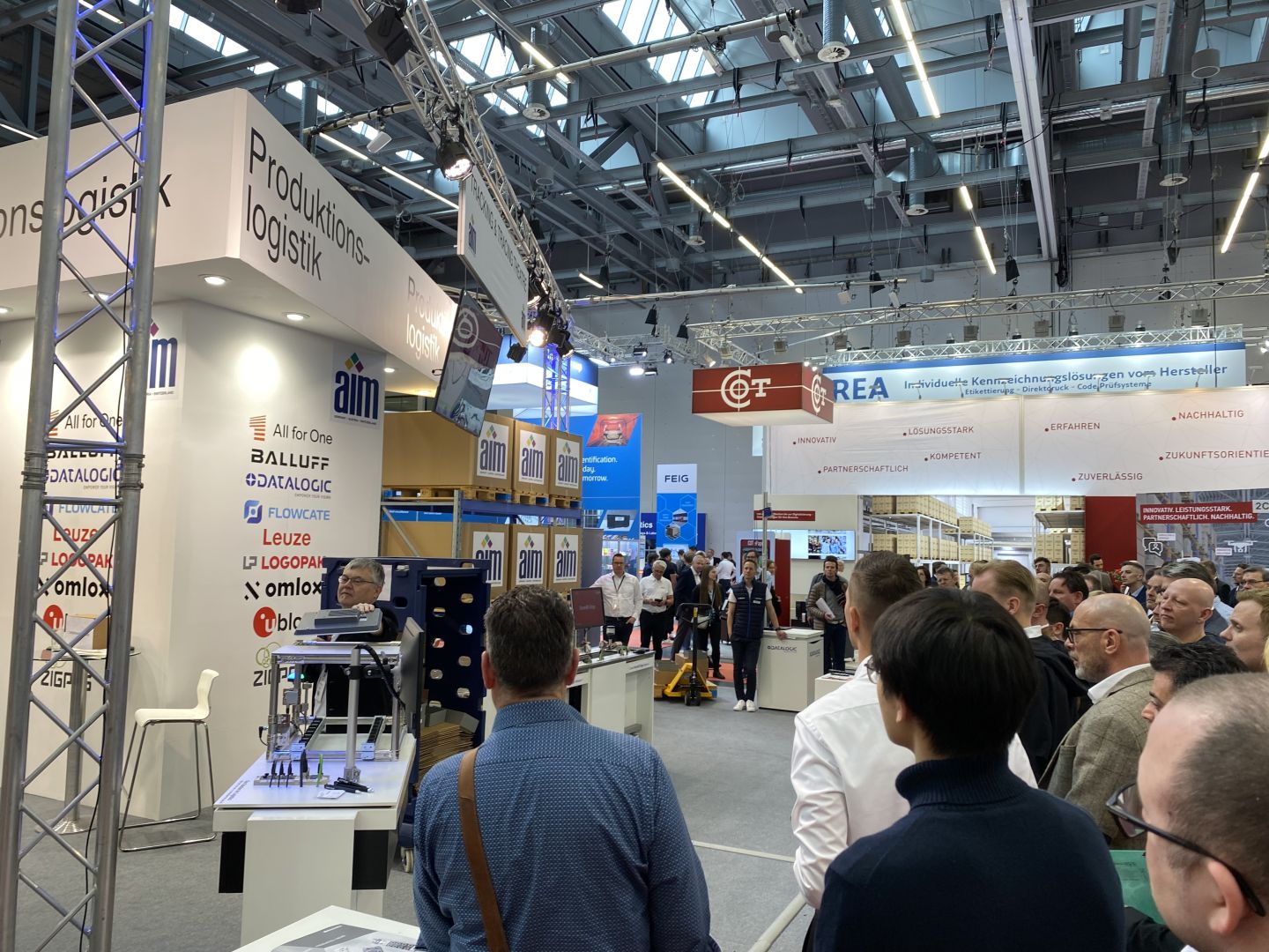 AIM Tracking & Tracing Theater auf der LogiMAT 2026