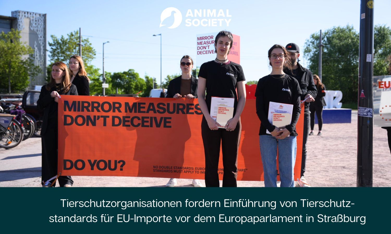 Aktion vor dem Europaparlament: Forderung nach gleichen Tierschutzstandards für EU-Importe