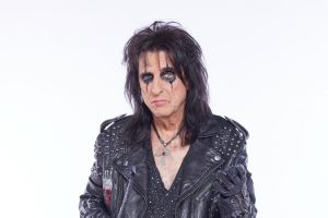 Alice Cooper glaubt, dass künstliche Intelligenz kurz davorsteht, komplette Rockstars aus dem Nichts zu erschaffen, ist aber überzeugt, dass Technologie echte Emotionen niemals ersetzen kann.