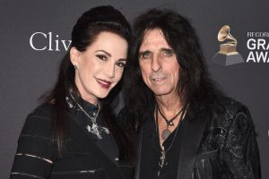 Alice Cooper und seine Ehefrau haben ihr Eheversprechen erneuert.