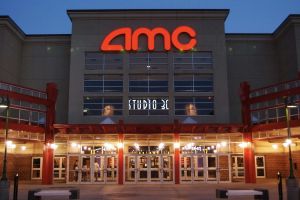 AMC erwartet Verlust im zweiten Quartal, sieht jedoch Aufwärtstrend im Kinobesuch