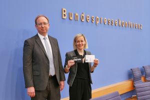 Andreas Hartl und Louisa Specht-Riemenschneider am 06.05.2026