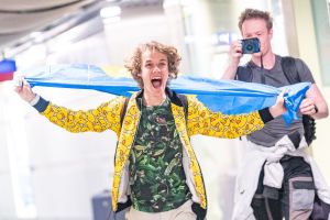 Ankunft am Flughafen - Reiseinfluencer Luca nach seiner XXL-Reise
