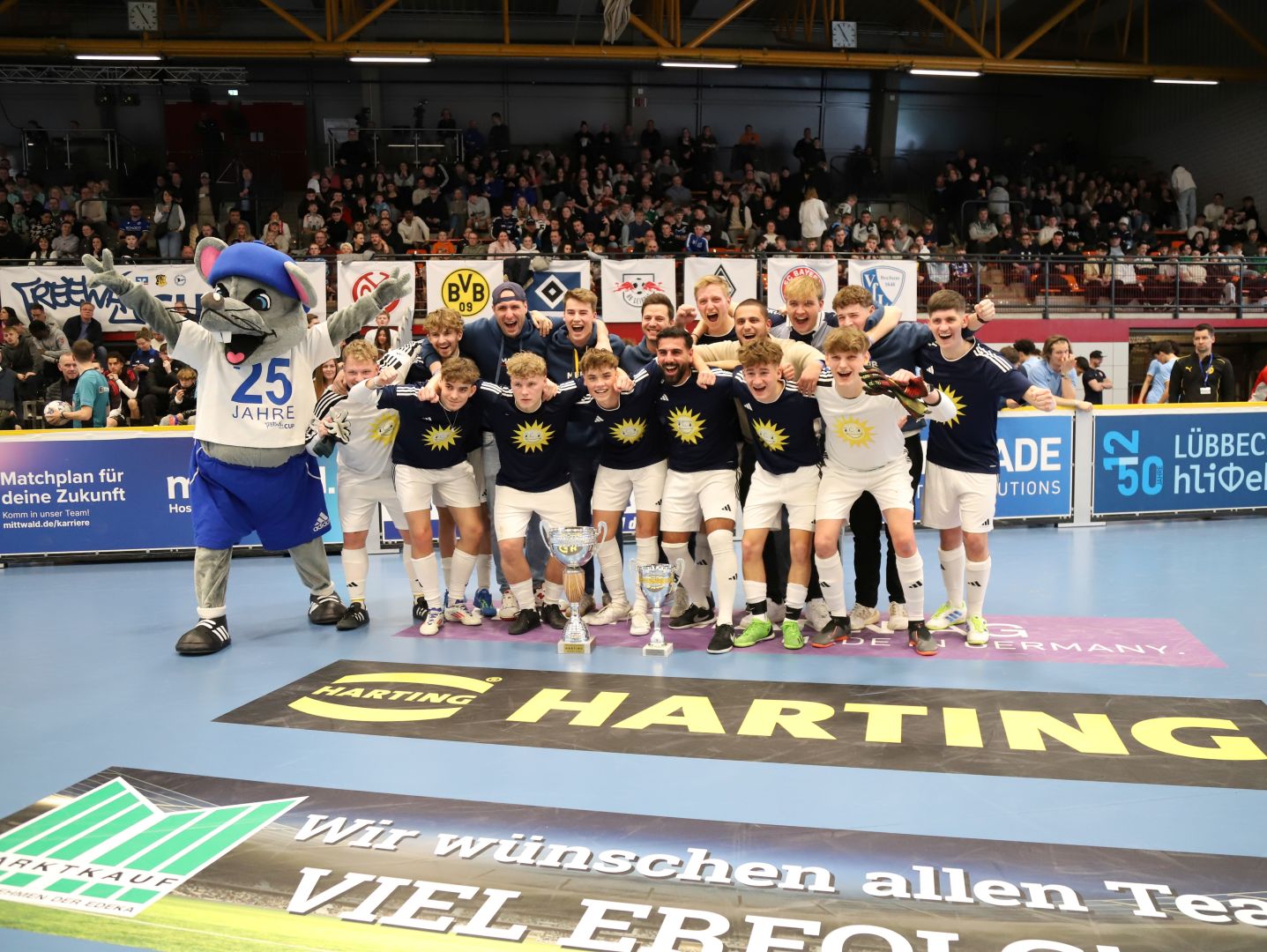 Anpfiff zum Jubiläum des HARTING Azubi-Cups