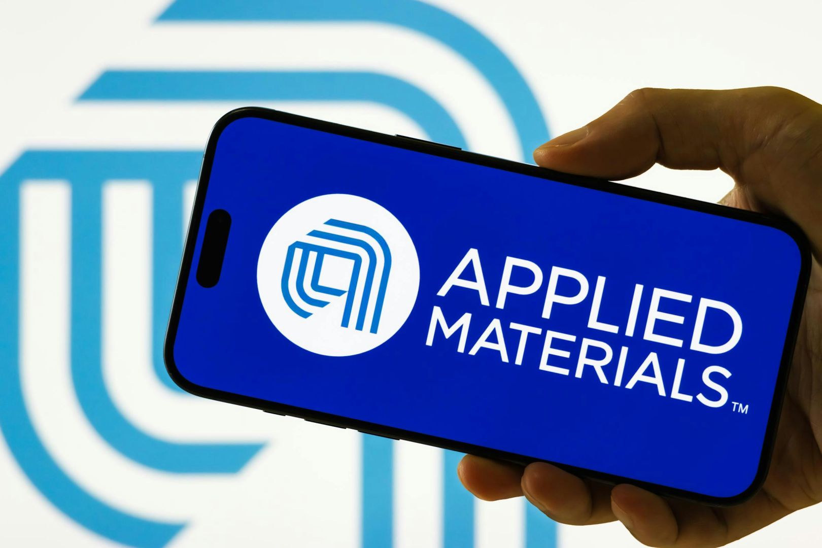Applied Materials streicht 1400 Stellen – US-Exportregeln setzen Chipbranche unter Druck