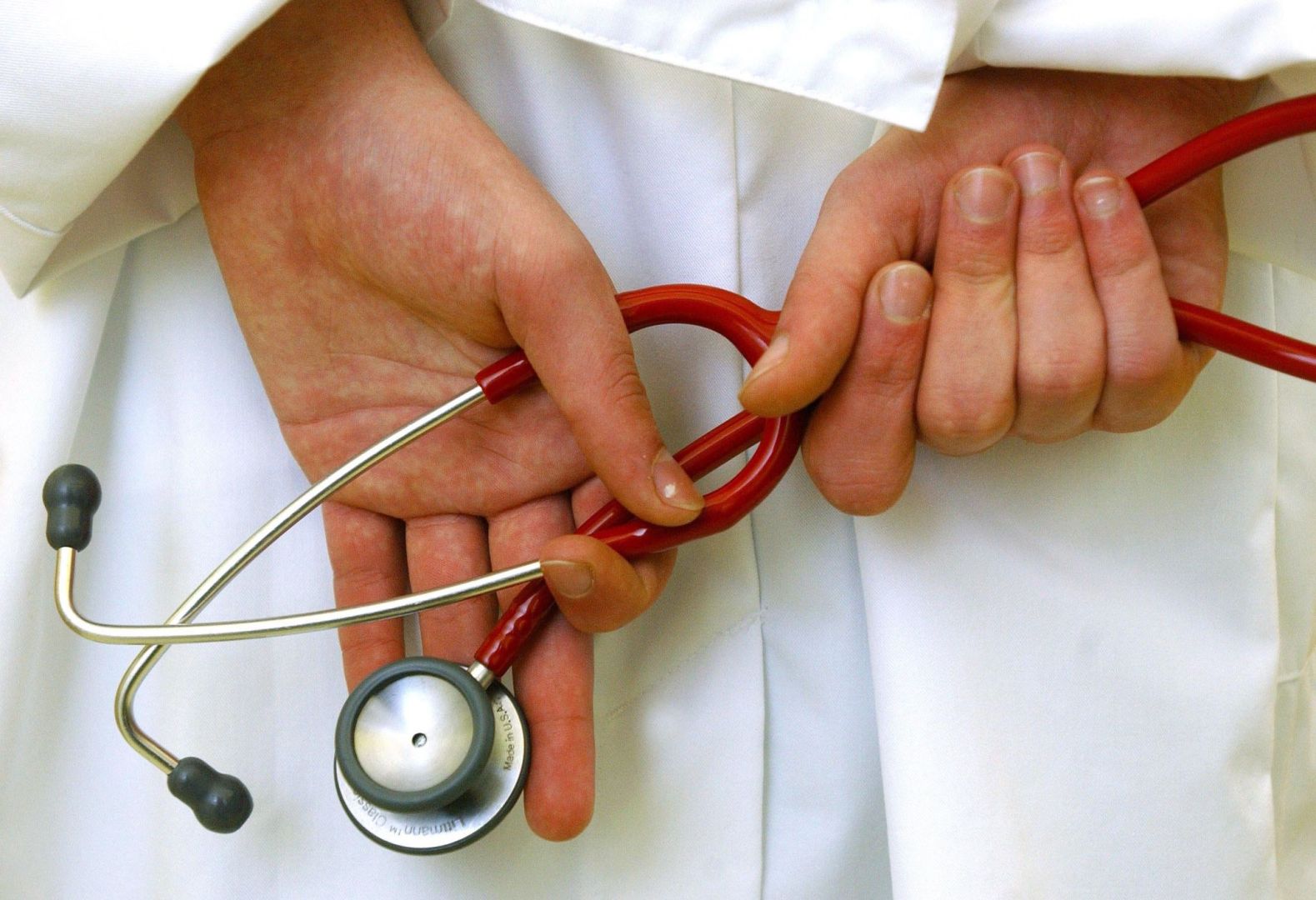 Arzt mit Stethoskop