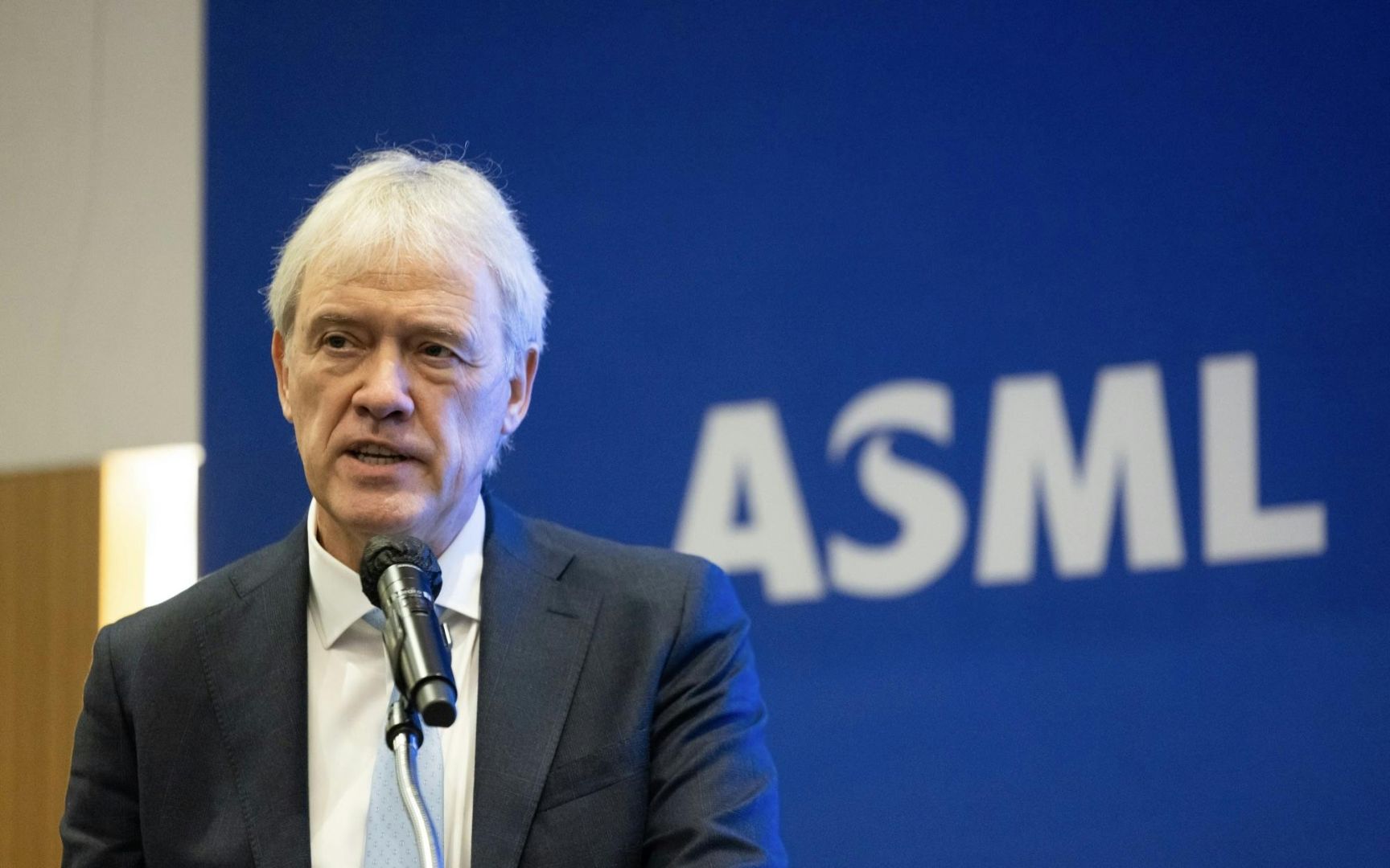 ASML bleibt Schlüsselakteur im KI-Zeitalter – aber geopolitische Risiken und Investitionszyklen dämpfen Wachstum