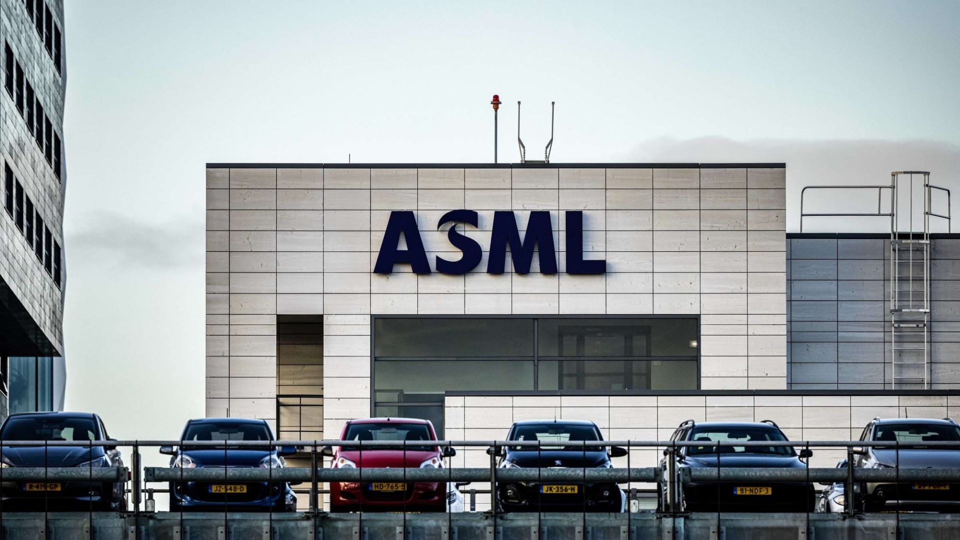 ASML ordnet die Spitze neu – und setzt auf Stabilität in Zeiten des Chip-Booms