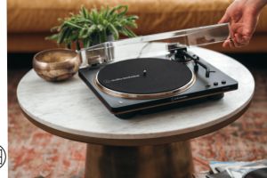 Audio-Technica AT-LP70xBT – Vollautomatischer kabelloser Plattenspieler mit Riemenantrieb