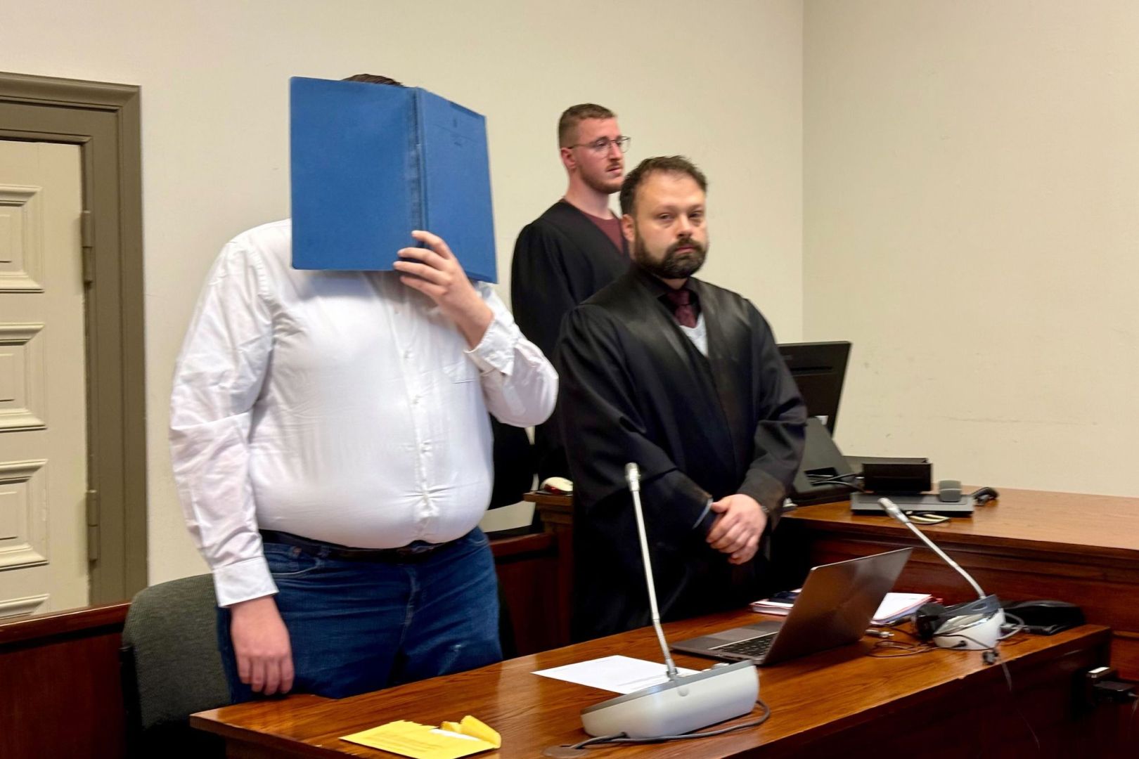 Auftakt Prozess wegen versuchten Mordes an Kollegin