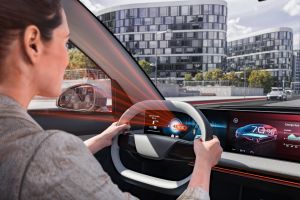 AUMOVIO erhält Großauftrag für OLED-Cockpit-Display mit integrierter Kamera
