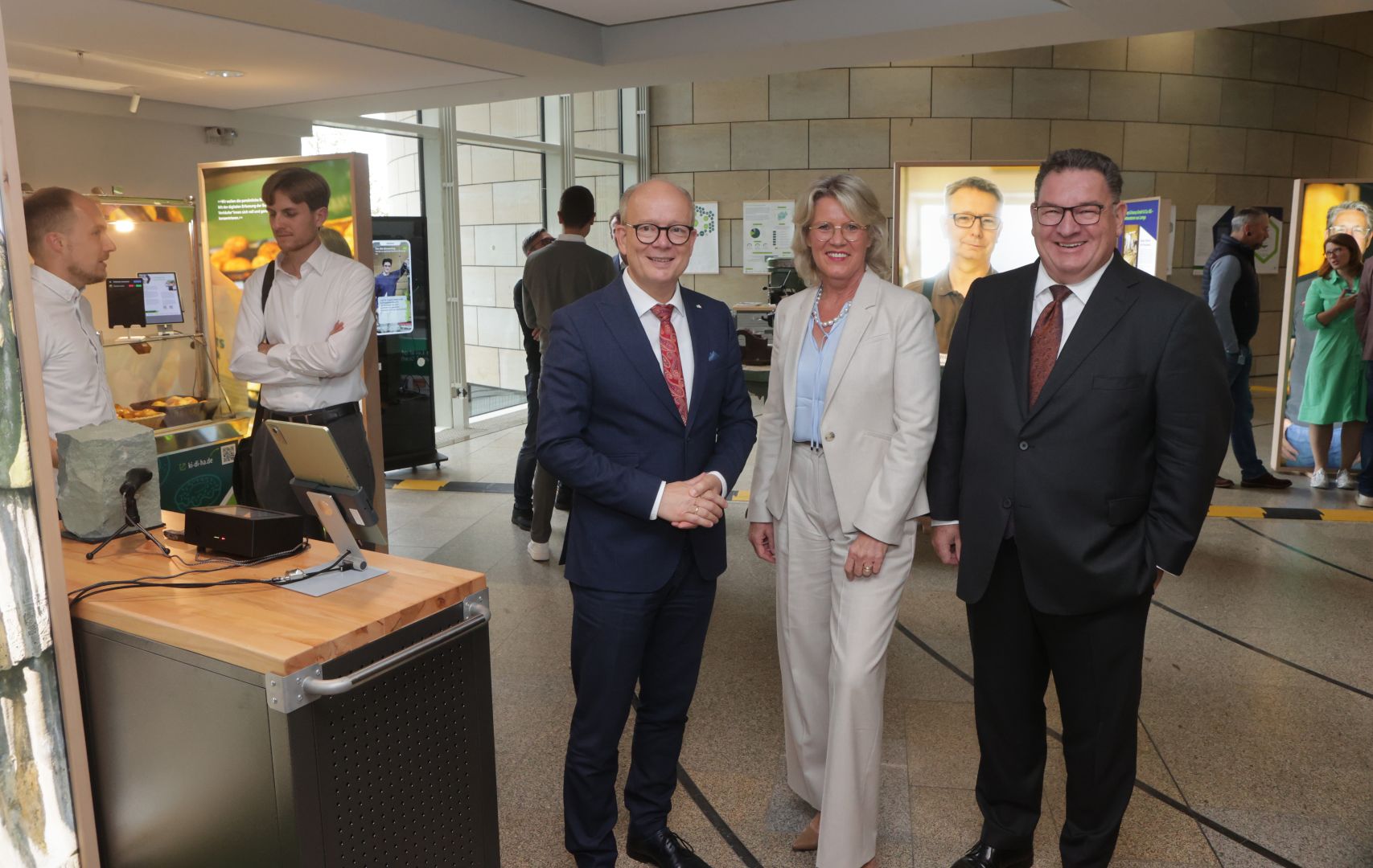 Ausstellung im Düsseldorfer Landtag zeigt, wie KI das Handwerk verändert