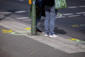 Auto erfasst Mädchen auf E-Scooter – 14-Jährige stirbt