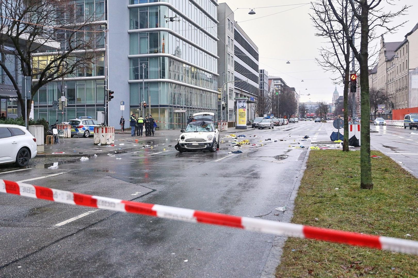 Auto fährt in München in Menschenmenge (Archiv)
