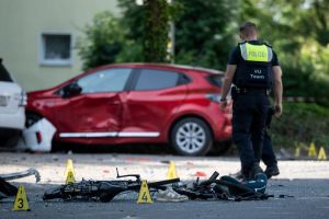 Autofahrerin fährt Kinder an - ein Kind lebensgefährlich verletzt