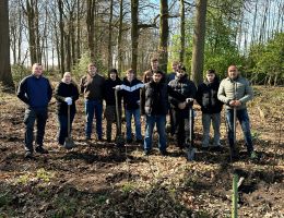 Azubis pflanzen 200 Bäume in Ochtrup