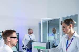 Backup. Firewall. MFA. Und dann? Wenn Recovery scheitert, zählt professionelle Datenrettung