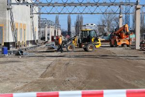 Bagger auf einer Baustelle (Archiv)