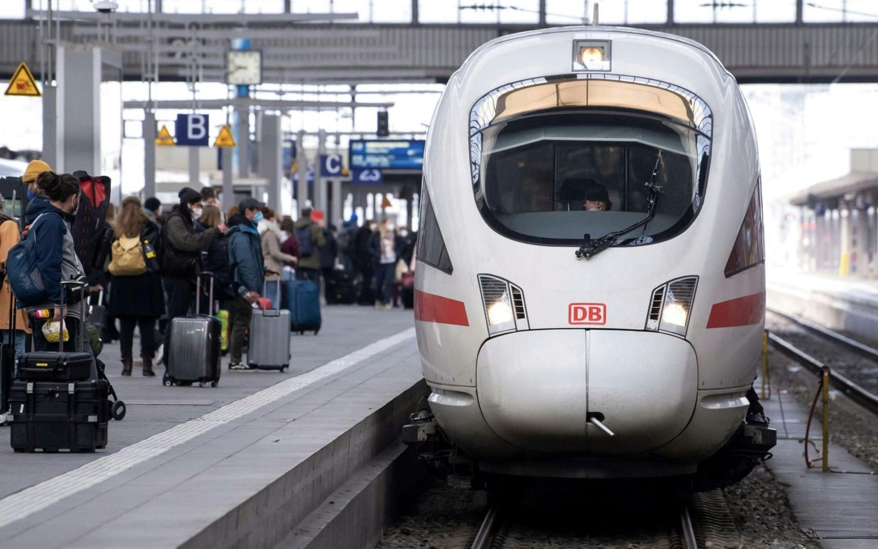 Bahn und EVG verhindern Streiks: Lohnplus von 6,5 Prozent und langfristige Beschäftigungsgarantie