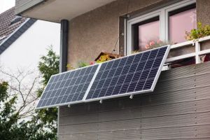 Balkonkraftwerke auf dem Vormarsch: Wie sich Mini-PV-Anlagen schnell rechnen