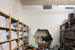 Bankeinbruch - Tresorraum mit Bohrer aufgebrochen