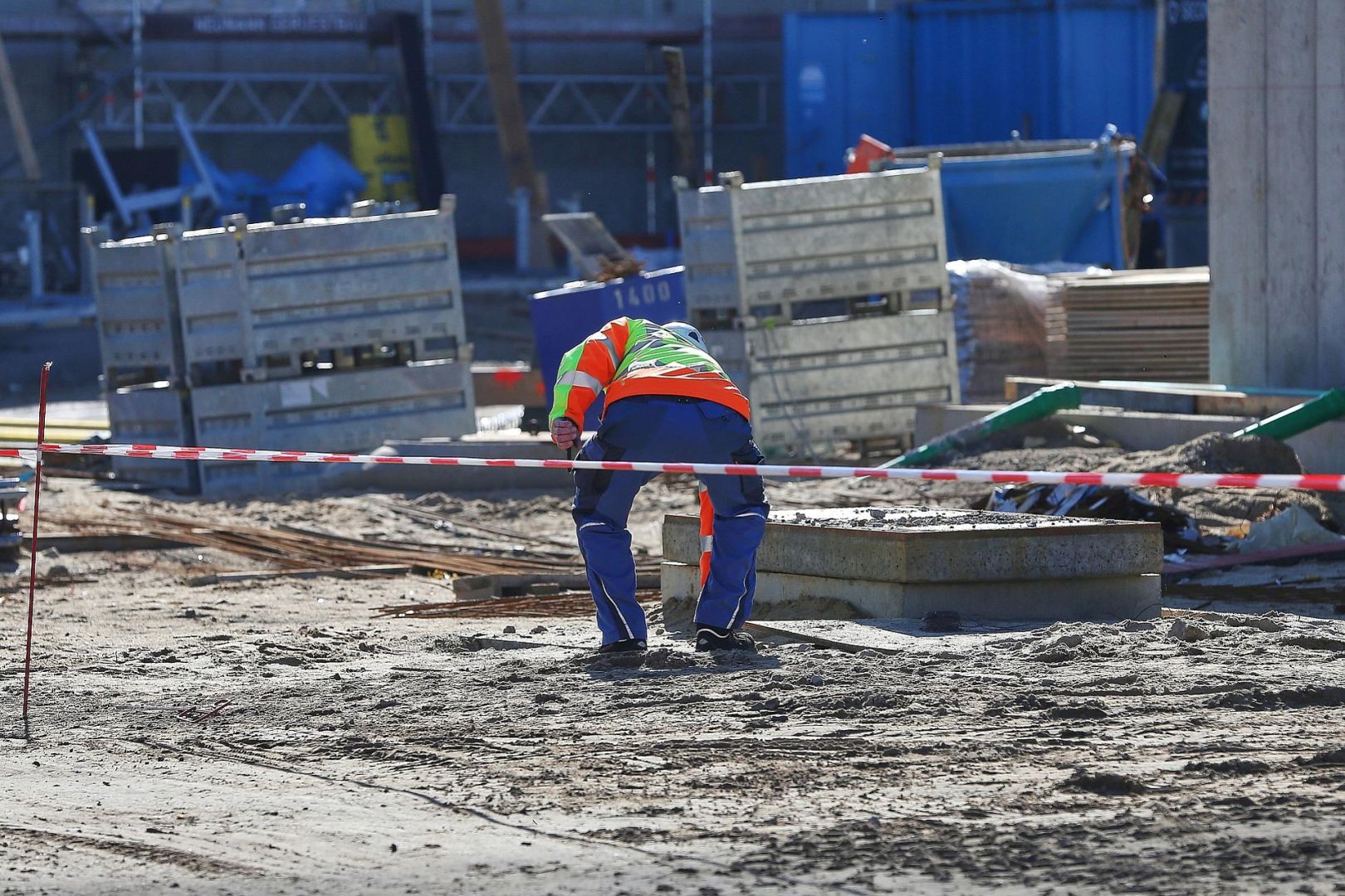 Bauarbeiter auf einer Baustelle (Archiv)