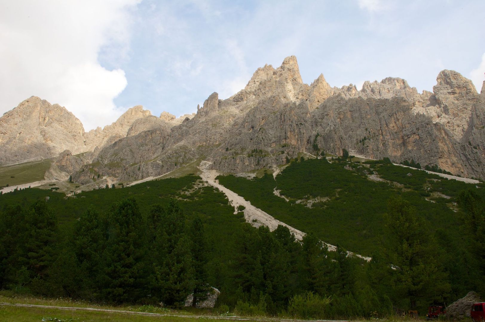Bergmassiv der Rosengartengruppe in den Dolomiten