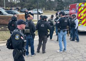 Berichte: Auto fährt in Synagoge in Michigan