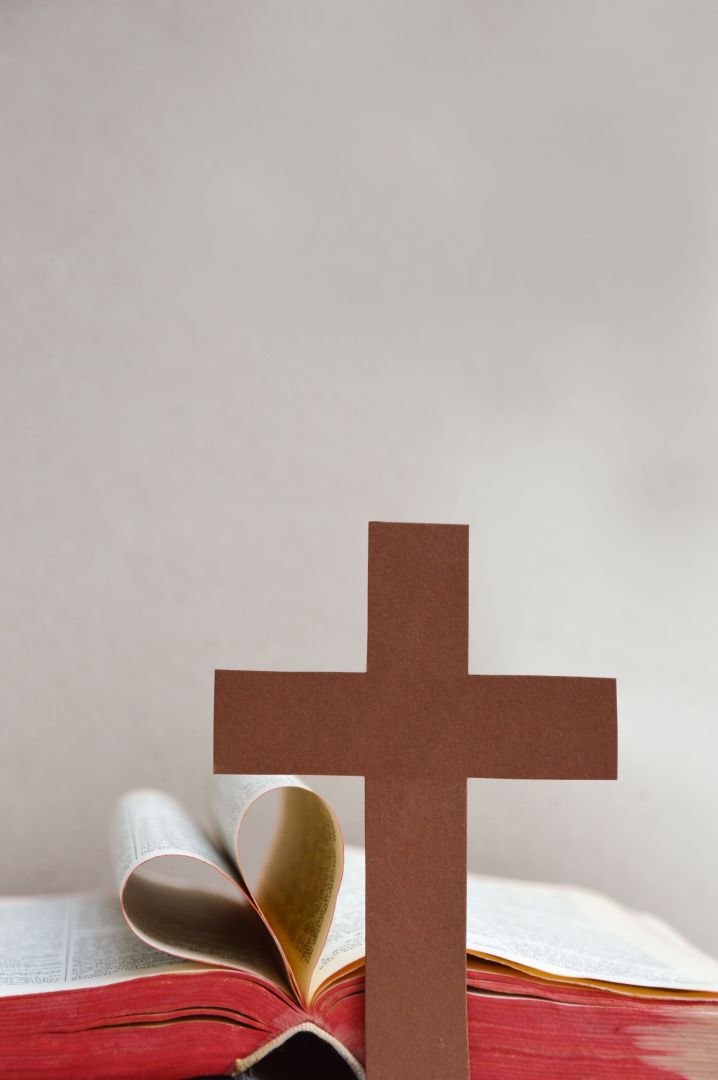 Bibel / Orgel / Wein