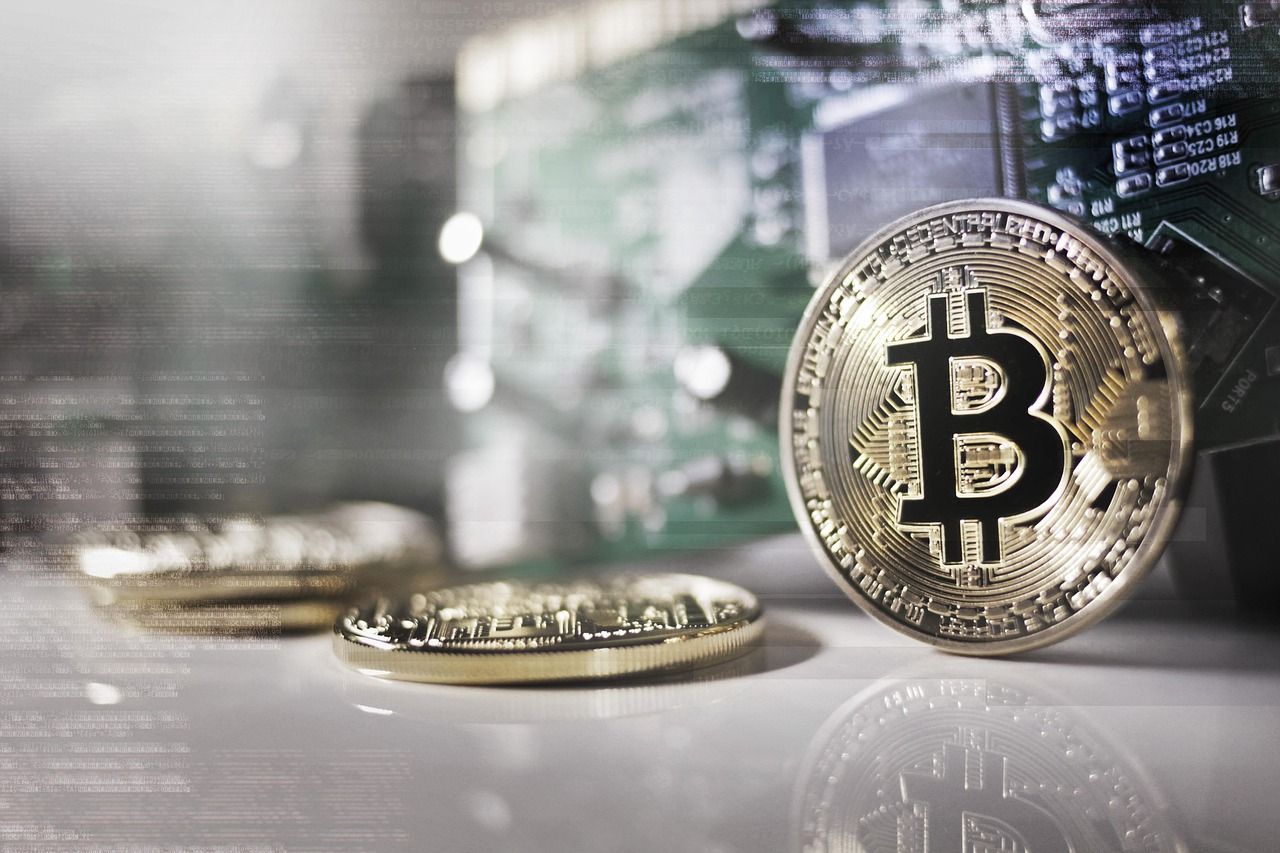 bitcoin, cryptocurrency, finance, blockchain, money, currency, crypto, coin, digital, virtual