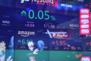 Börsenkurse von Amazon und Paypal an der Nasdaq (Archiv)