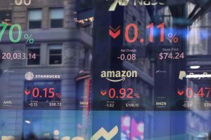 Börsenkurse von Starbucks und Amazon (Archiv)