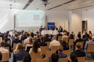 Branchenexperten diskutieren über innovative Angebotsstrategien