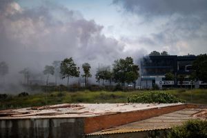 Brand in einem Lager mit Chemikalien in Spanien