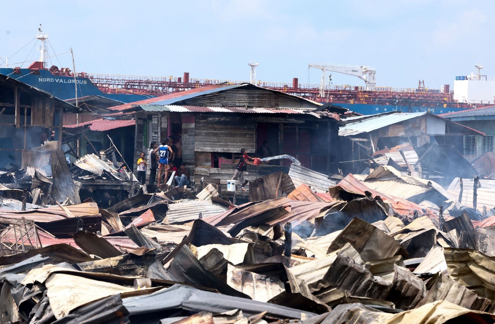 Brand in malaysischem Küstendorf