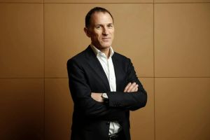 Brevan Howard holt sich $2 Mrd. von Abu-Dhabi-Investor Lunate