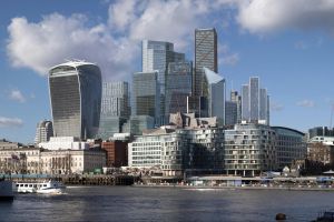 Britische Kanzleien geraten wegen versteckter Gebühren bei Sammelklagen gegen Autobanken in Kritik
