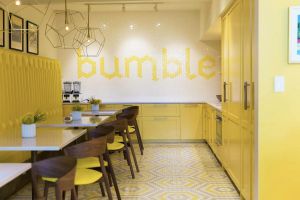 Bumble kappt 30 % der Stellen – CEO warnt vor Niedergang der Dating-App-Industrie