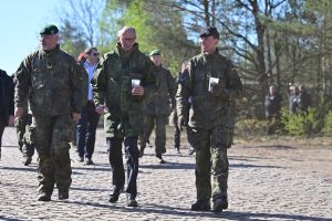 Bundeskanzler Merz besucht Bundeswehr in Munster